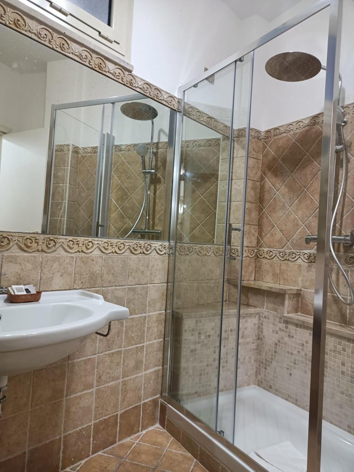 Rione Monti & Cavour Apartment โรม ภายนอก รูปภาพ